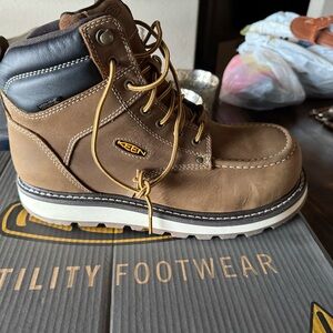 Keen Black and Brown Rugged Boots for Outdoor Adventures